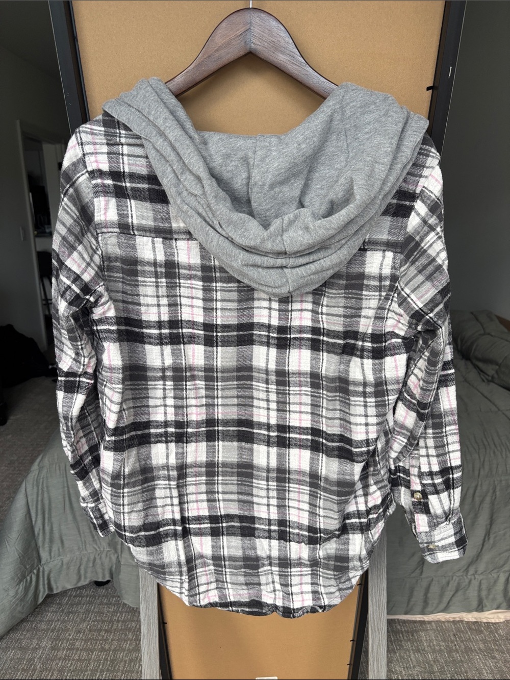 Time and Tru Black, White & Gray Plaid Hoodie Top - Picture 3 of 3